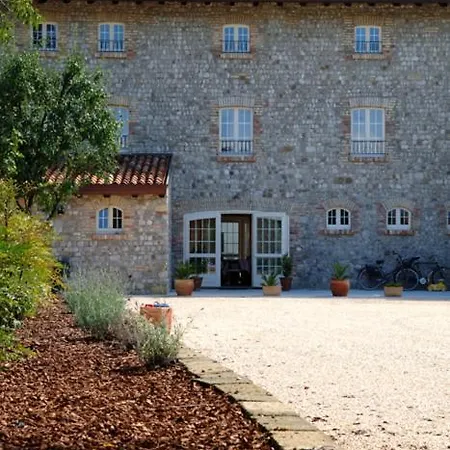 Julienne Hotel 2*